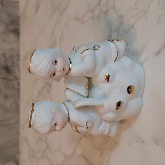 vintage two little angels sitting on a cloud figurine - Picture 6 of 7
